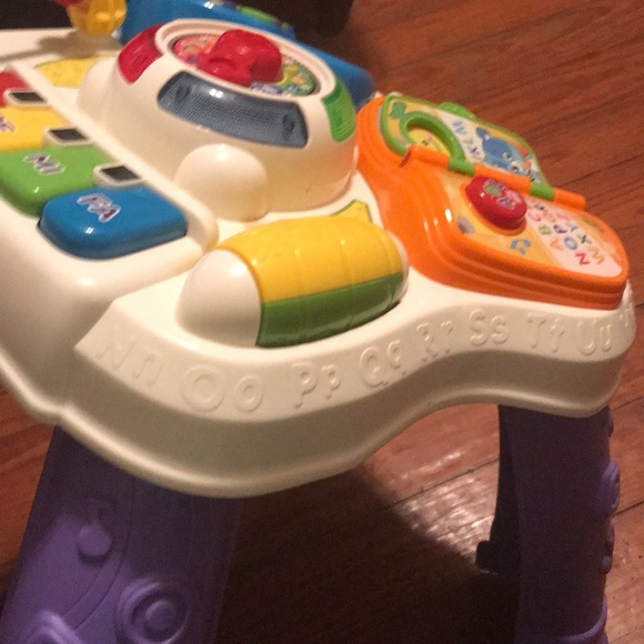 A baby toy - Picture 6 of 8